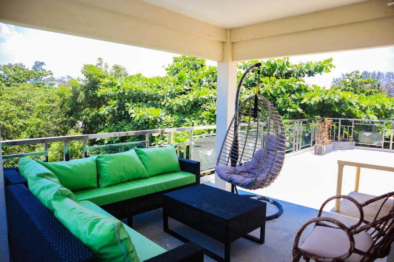Youhan Beach Resort San Antonio  Exterior photo