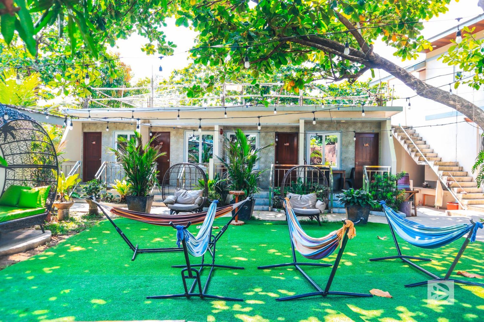Youhan Beach Resort San Antonio  Exterior photo